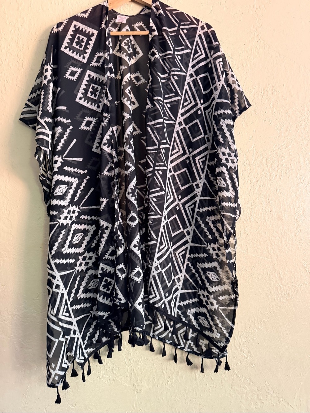 Black & White Geometric Kimono Cover-Up - Women Tops
